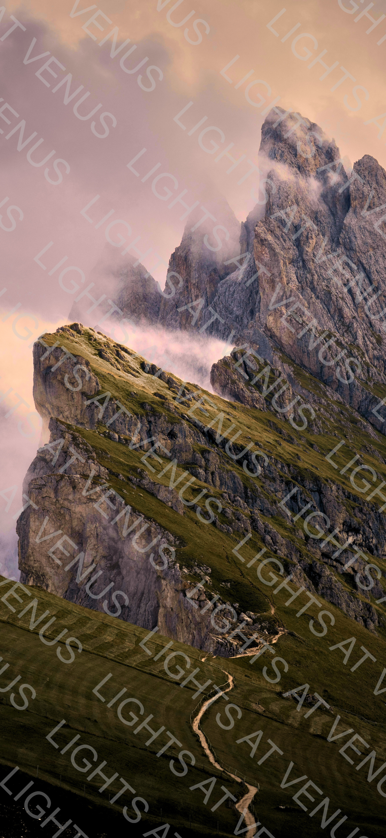 Wallpaper - Mountains in Italy